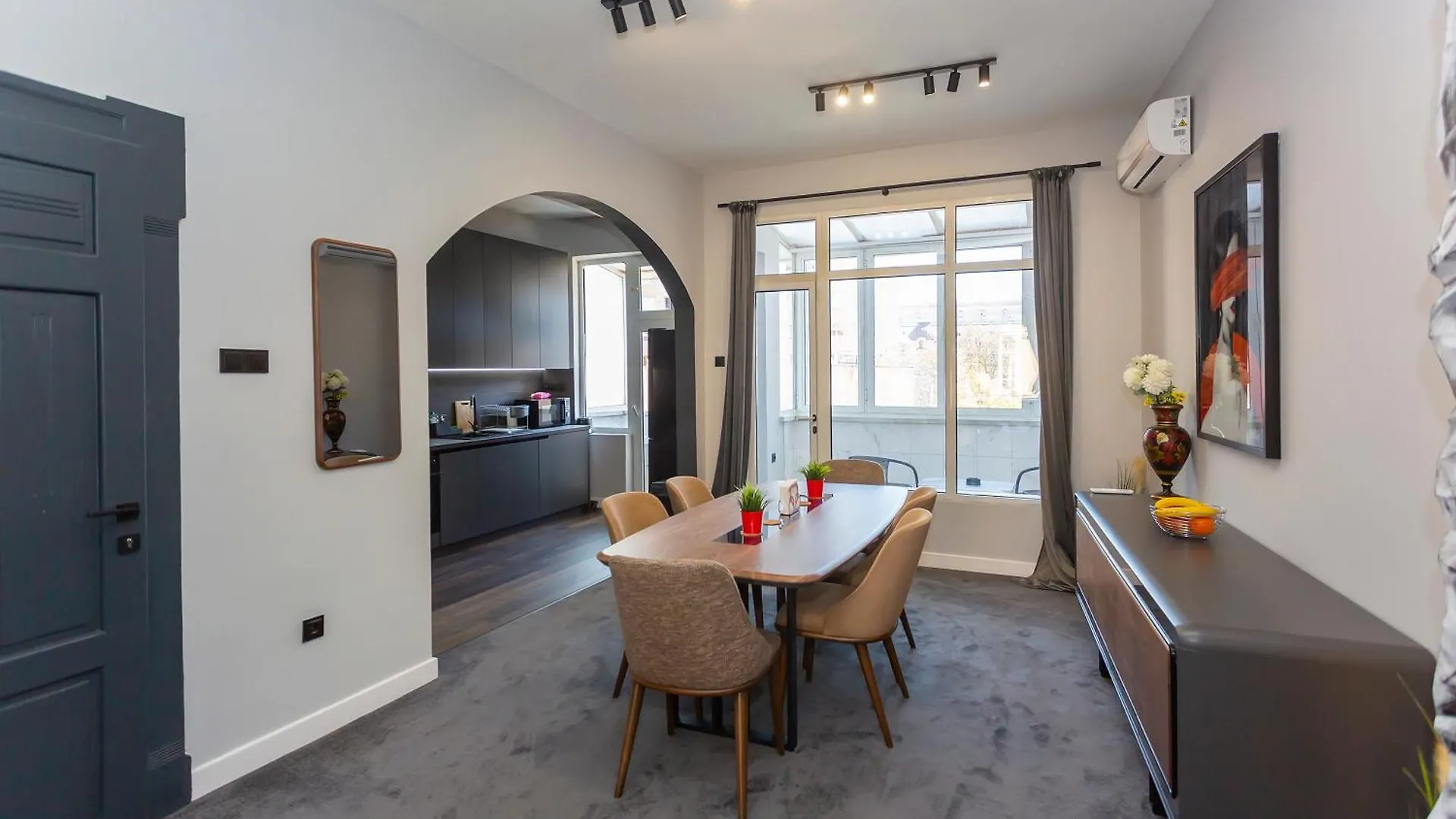 Urban Elegance Apartment Sofia